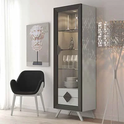 ויטרינה יוקרתית צרה